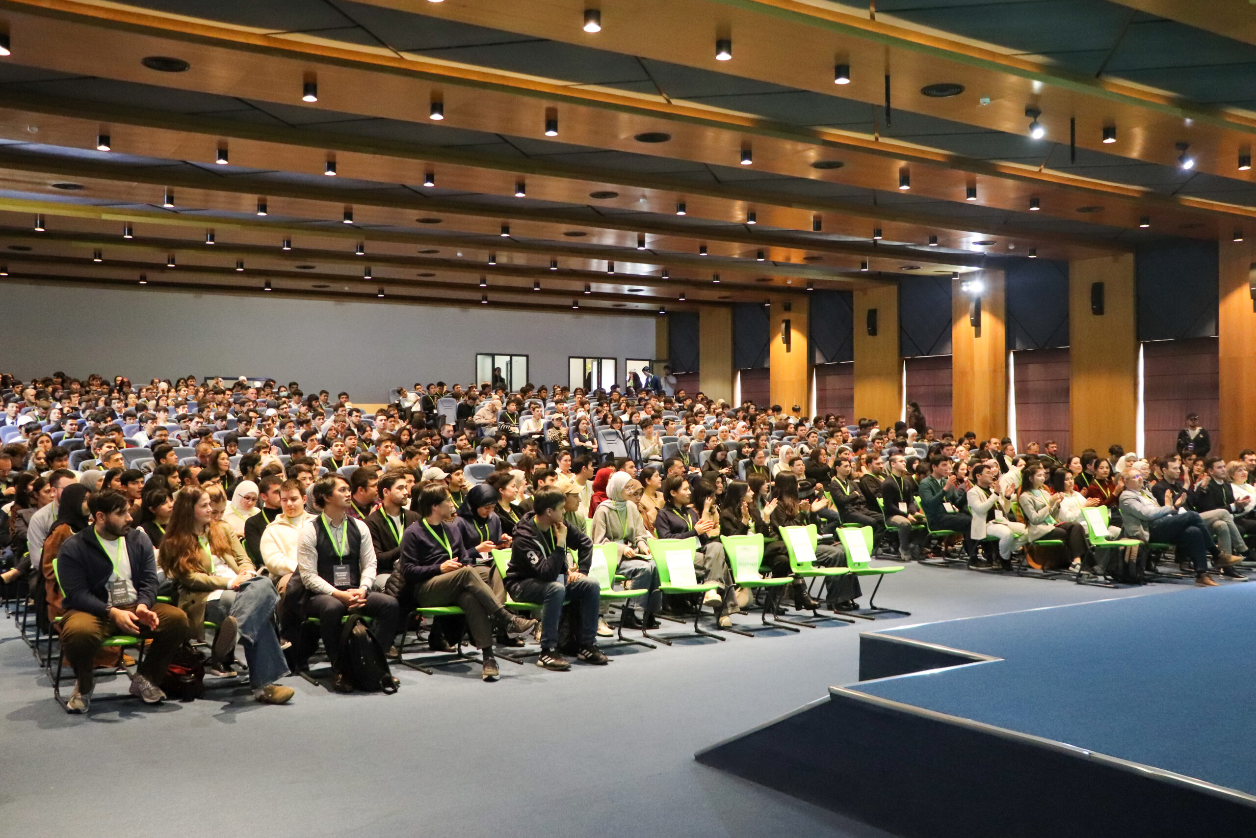 Roadshow hall full of participants