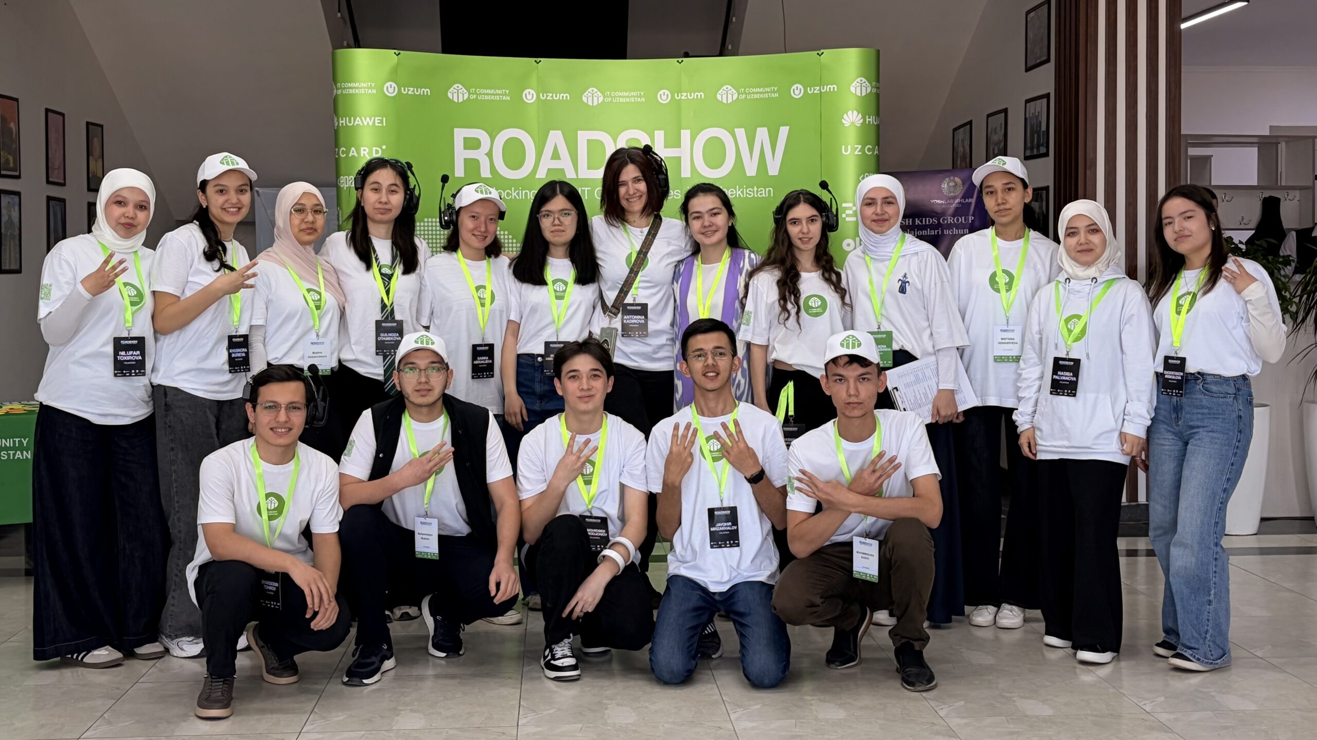 Group photo of the Roadshow team and participants